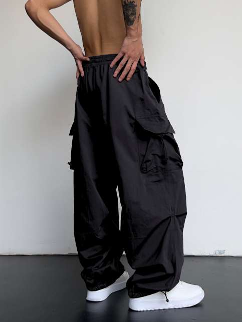 Men Slogan Graphic Buckle Detail Flap Pocket Drawstring Waist Cargo Pants